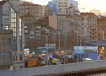 Dos heridos en una colisión entre un coche y una moto en la salida del túnel de Beiramar