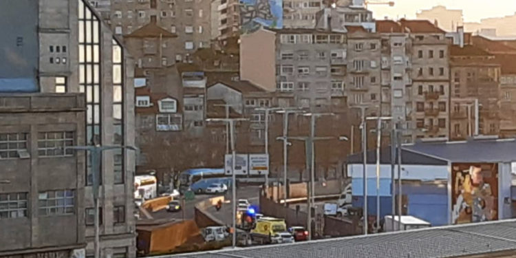 Dos heridos en una colisión entre un coche y una moto en la salida del túnel de Beiramar