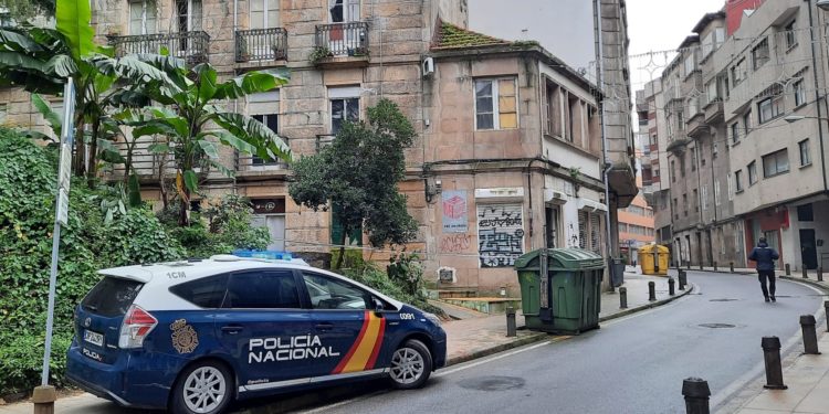 El hombre apuñalado por su hermano en Vigo pide el alta y abandona el hospital herido