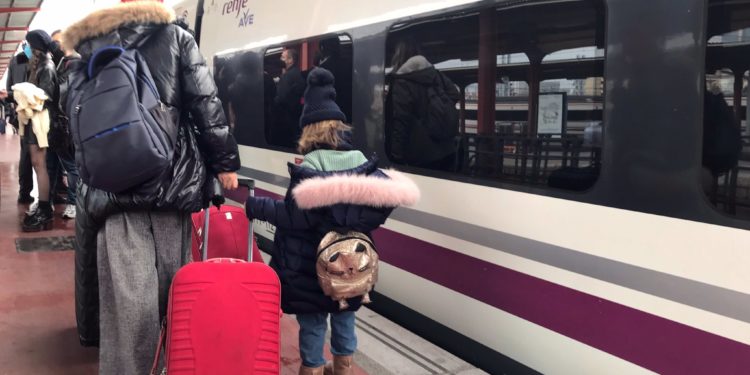 El primer viaje comercial en el AVE gallego: curiosos y retornos por Navidad