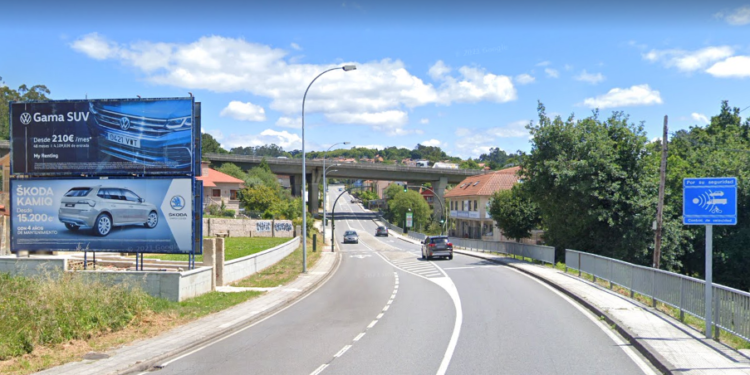 Muere un joven de 24 años en Vigo al recibir el impacto de un coche contra su ciclomotor