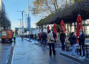 El área sanitaria de Vigo supera, por primera vez, los 5.000 casos activos y los 500 positivos en un día