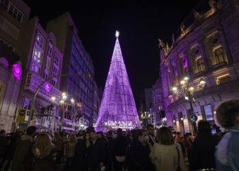Caballero desliga la Navidad de la evolución de la pandemia en Vigo: “Se mantienen las distancias con creces”