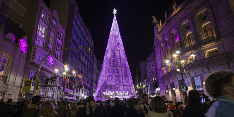 Caballero desliga la Navidad de la evolución de la pandemia en Vigo: “Se mantienen las distancias con creces”
