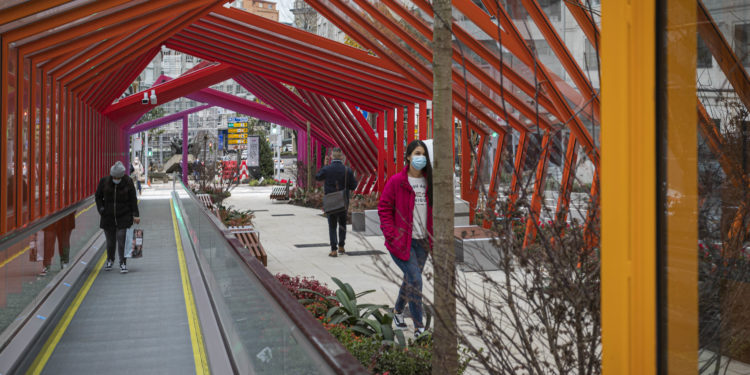 El área sanitaria de Vigo supera los 2.000 casos activos y suma tres pacientes más en la UCI