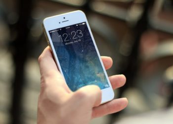 Estafan más de 10.000 euros tras duplicar la tarjeta SIM de un teléfono en una tienda de Vigo