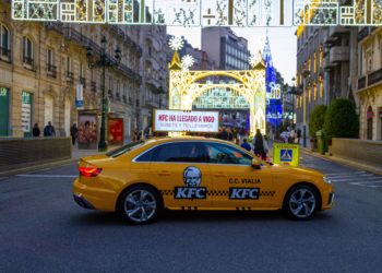 Todo es posible en Navidad: también viajar por Vigo en un taxi neoyorquino