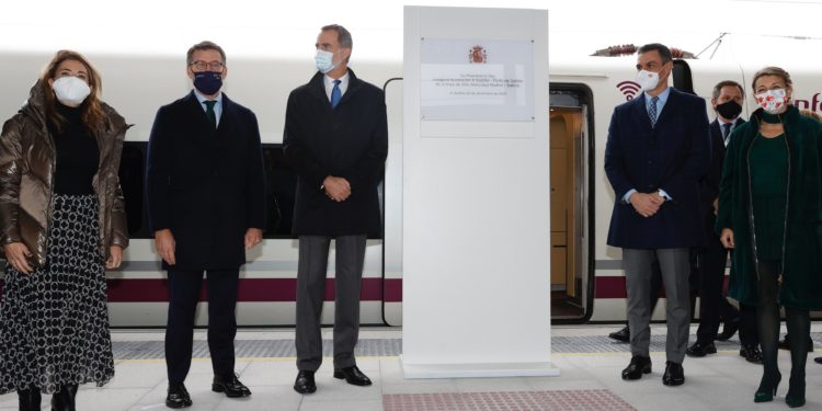 La alta velocidad ferroviaria pisa Galicia al llegar a A Gudiña y Ourense