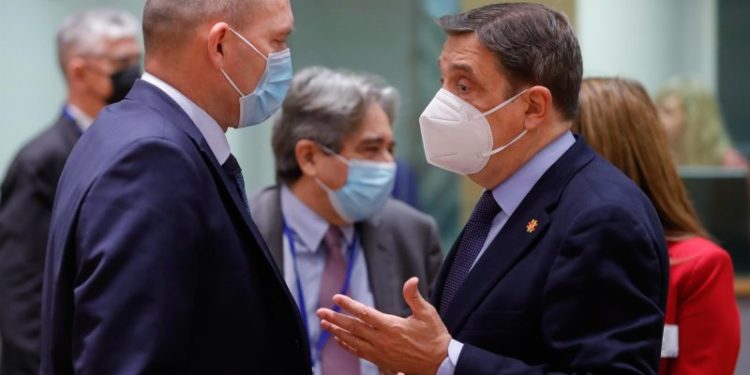 España logra un aumento de la cuota de jurel y rechaza el recorte de merluza propuesta por la UE
