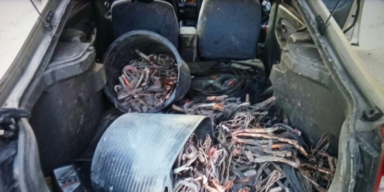 Detenido tras una persecución por Vigo un conductor que llevaba el maletero lleno de cobre