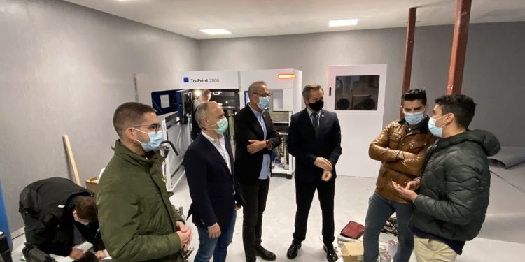 Prótesis personalizadas de polietileno y titanio desde Porto do Molle para todo el mundo