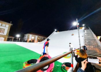 La vertiginosa rampa de la Navidad de Vigo ya atrae a los más atrevidos