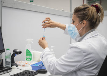 Galicia adelantará la vacunación infantil al “13 o 14” de diciembre y ya cita a sanitarios