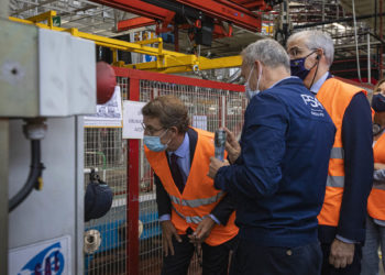 Feijóo se une a las críticas de Stellantis contra el Ejecutivo central