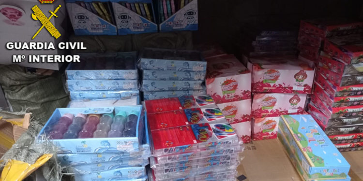 La Guardia Civil retira 1.500 juguetes de trece bazares por no reunir condiciones de seguridad