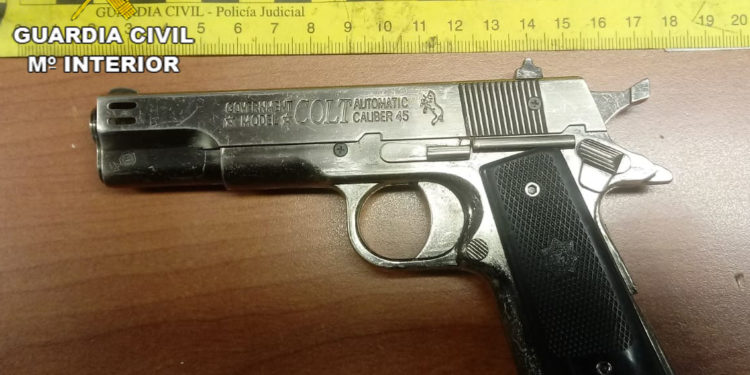 Tres detenidos por varios atracos a punta de pistola en Ponteareas y Redondela