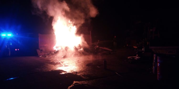 Rescatan a un matrimonio en Vigo tras un incendio causado por una manta eléctrica