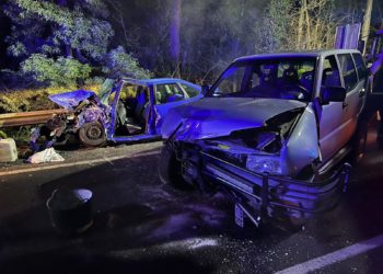Dos heridos en una colisión frontal en Ponteareas tras invadir un vehículo el carril contrario