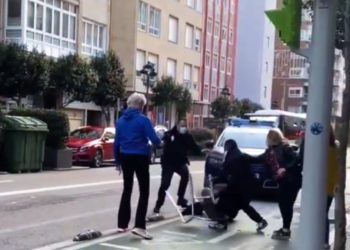 El vigués agredido por defender a una chica interpone la denuncia: «No se puede pegar a las mujeres»