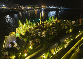La mayor fiesta flotante con las mejores vistas de la Navidad: el Barco do Nadal arrasa en Vigo