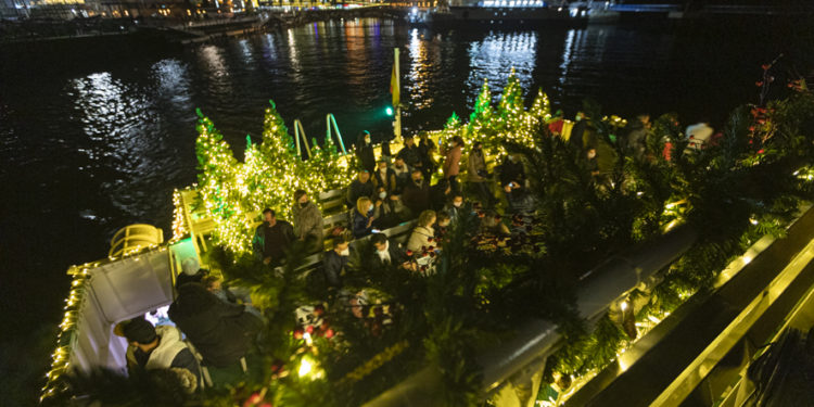 La mayor fiesta flotante con las mejores vistas de la Navidad: el Barco do Nadal arrasa en Vigo