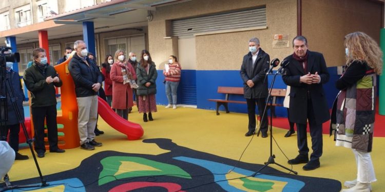 Nova zona infantil cuberta para o CEIP Pintor Laxeiro