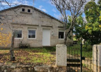 Fátima y sus hijos ya tienen un hogar en As Neves