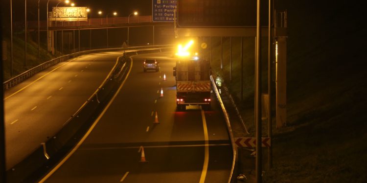 Obras en la AP-9 en Vigo: carril cerrado en horario nocturno y radar inutilizado