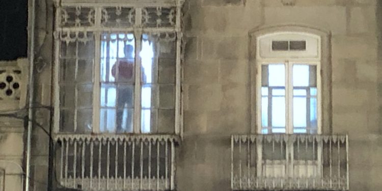 El vigilante de la plaza