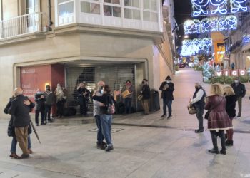 Fiesta gallega en las calles de Vigo
