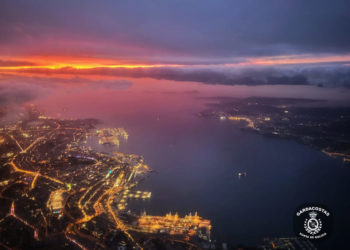 La impresionante primera puesta del sol de 2022 en la ría, desde el cielo de Vigo