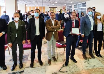 Hosteleros y comerciantes premian a Caballero: «Ha puesto a Vigo en la mente de todos los españoles»