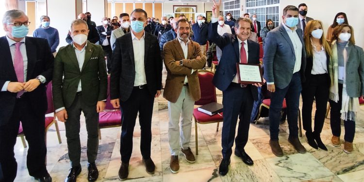 Hosteleros y comerciantes premian a Caballero: «Ha puesto a Vigo en la mente de todos los españoles»