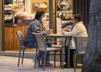 El área sanitaria de Vigo frena las hospitalizaciones pero sitúa su incidencia por encima de 2.000