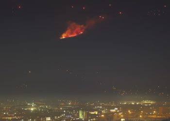El fuego vuelve a arrasar el norte de Portugal con el frente de varios fuegos visibles desde Mos