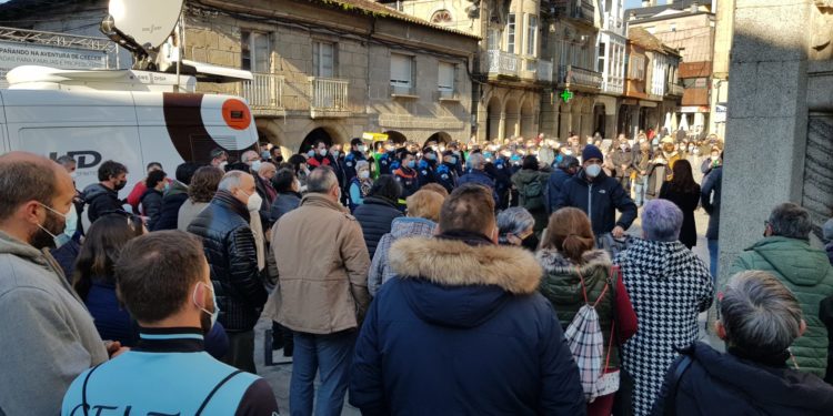 O Porriño guarda un minuto de silencio en memoria de Eva García de la Torre