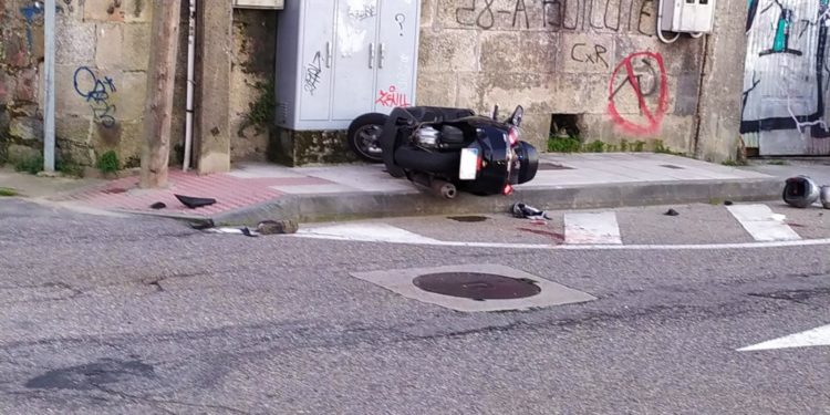 Dos heridos en un accidente de moto en Vigo