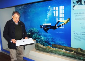 Donación monedas arqueología submarinismo Pedro Novalbos