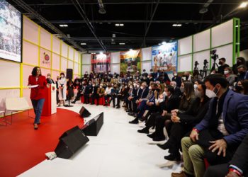 Vigo muestra su mundo en Fitur: Navidad, Cíes y «todo lo que quieras conocer»