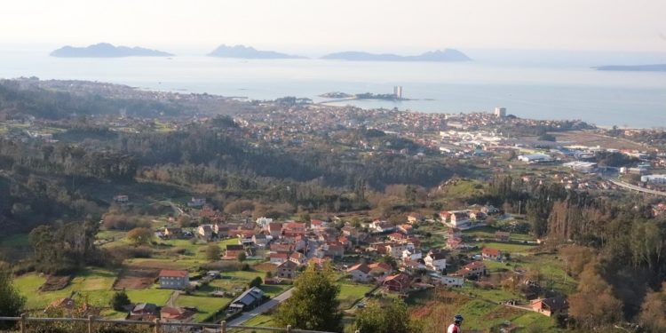 El área sanitaria de Vigo retoma la caída de casos activos de Covid-19 y registra dos nuevas víctimas