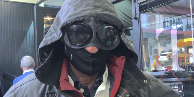 abrigo Covid-19 gafas chaquetón barbour