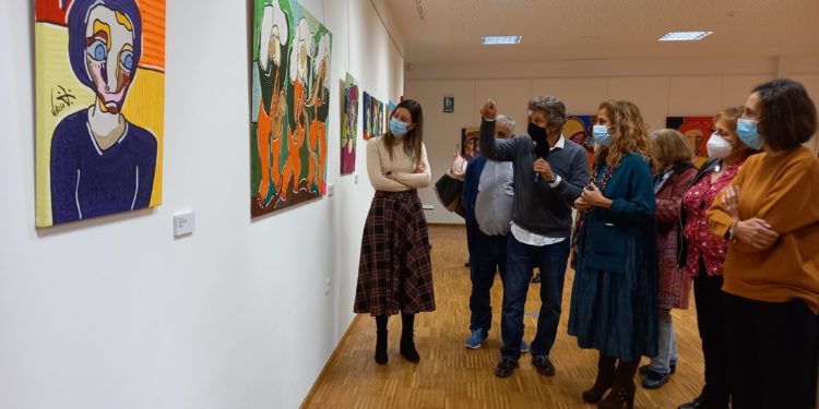 Velloso reivindica con «Expresiomixta» á muller galega desde a Sala Rosalía de Vigo