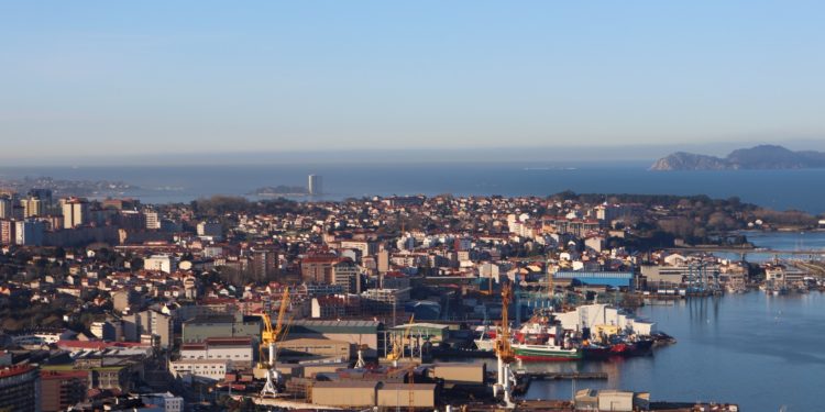 Casi 1.000 altas, más de 2.000 contagios y otros cuatro ingresados en el área sanitaria de Vigo