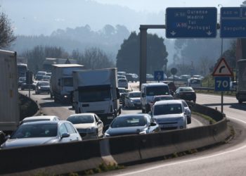 Trasladada al Cunqueiro una joven implicada en una colisión múltiple en la autovía A-55