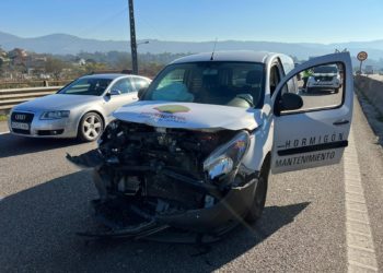 Trasladada al Cunqueiro una joven implicada en una colisión múltiple en la autovía A-55