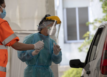 La incidencia a 7 días baja en el área sanitaria de Vigo pese a rozarse los 900 positivos