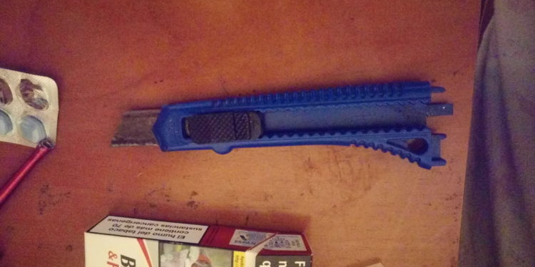 Detenido en Vigo por amenazar con un cúter a su compañera de piso y a la policía