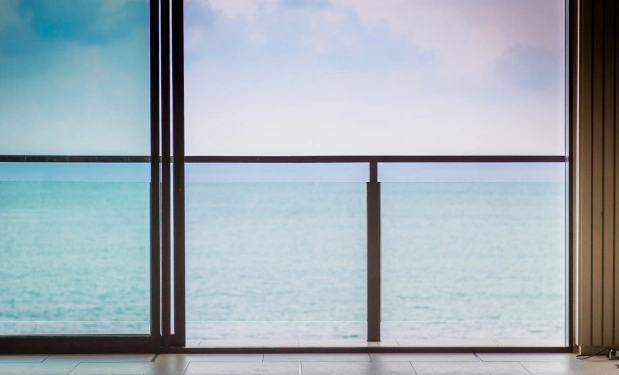 Espacios 100% confortables con cortinas de cristal y techos móviles