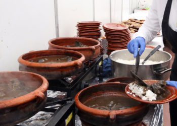 La lamprea, el «monstruo» del río Miño, regresa a las mesas de Arbo