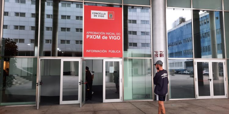 Marea de Vigo pide erradicar el vehículo de combustión y alerta de que el nuevo PXOM «cronifica atascos»